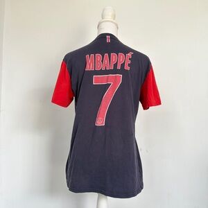 2018 Kylian Mbappé # 7 Paris Saint Germain soccer jersey.